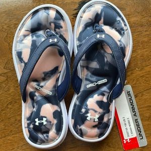 Under Armour Cushioned Flip Flops Youth Size 2